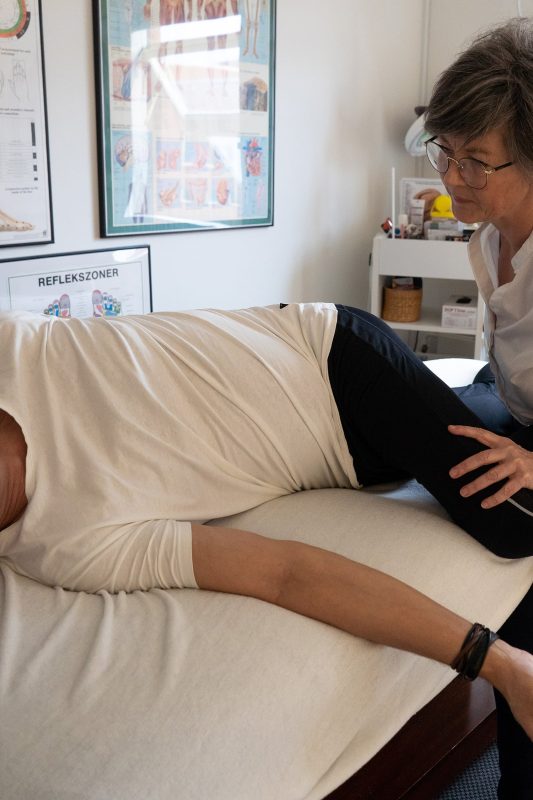 helhedsorienteret kropsbehandling med zoneterapi, akupunktur og massage